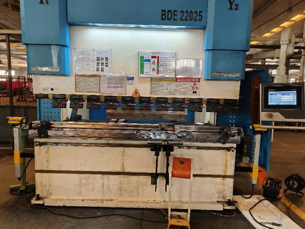 单点折弯机保护装置可以自己安装么？