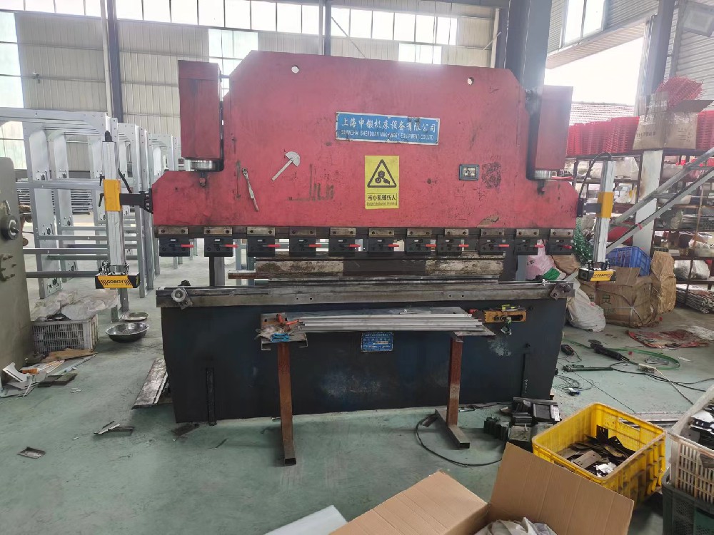 折弯机保护装置能提高安全性吗？