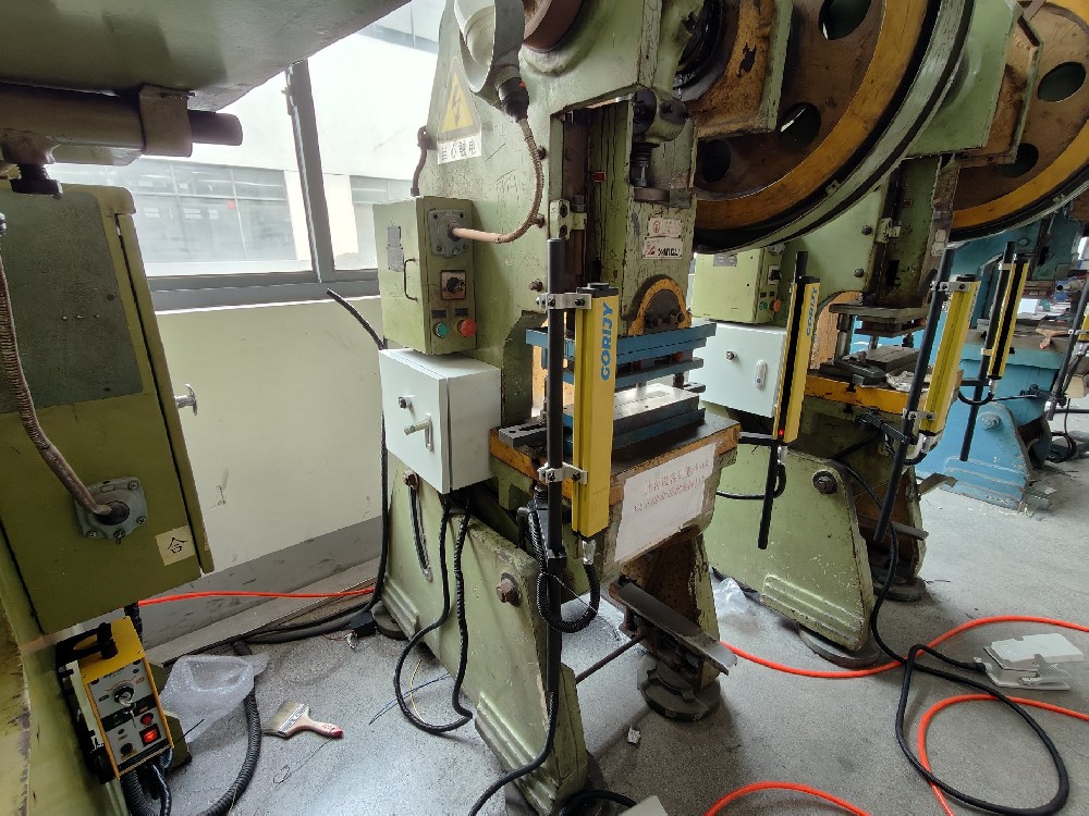 1772501824183617.jpg 冲床安全光栅